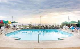 Quality Inn And Suites Oceanfront Virginia Beach 3*